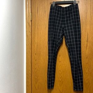 Black checkered leggings.